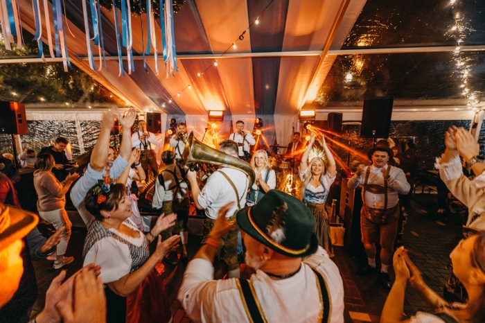 „Oktoberfest“ tradicijos Nidoje: savaitgalis su muzika, šokiais ir „Baltic Balkan“