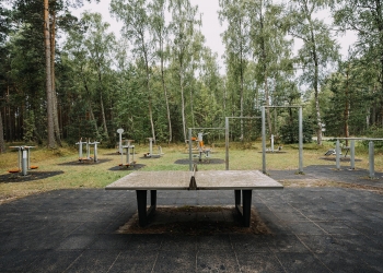 Stalo tenisas Pervalkoje (lauke)
